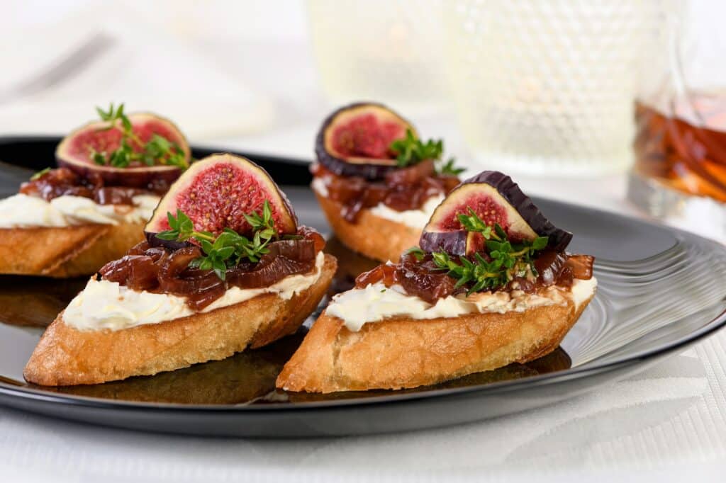 Crostini with onion jam, figs and cheese